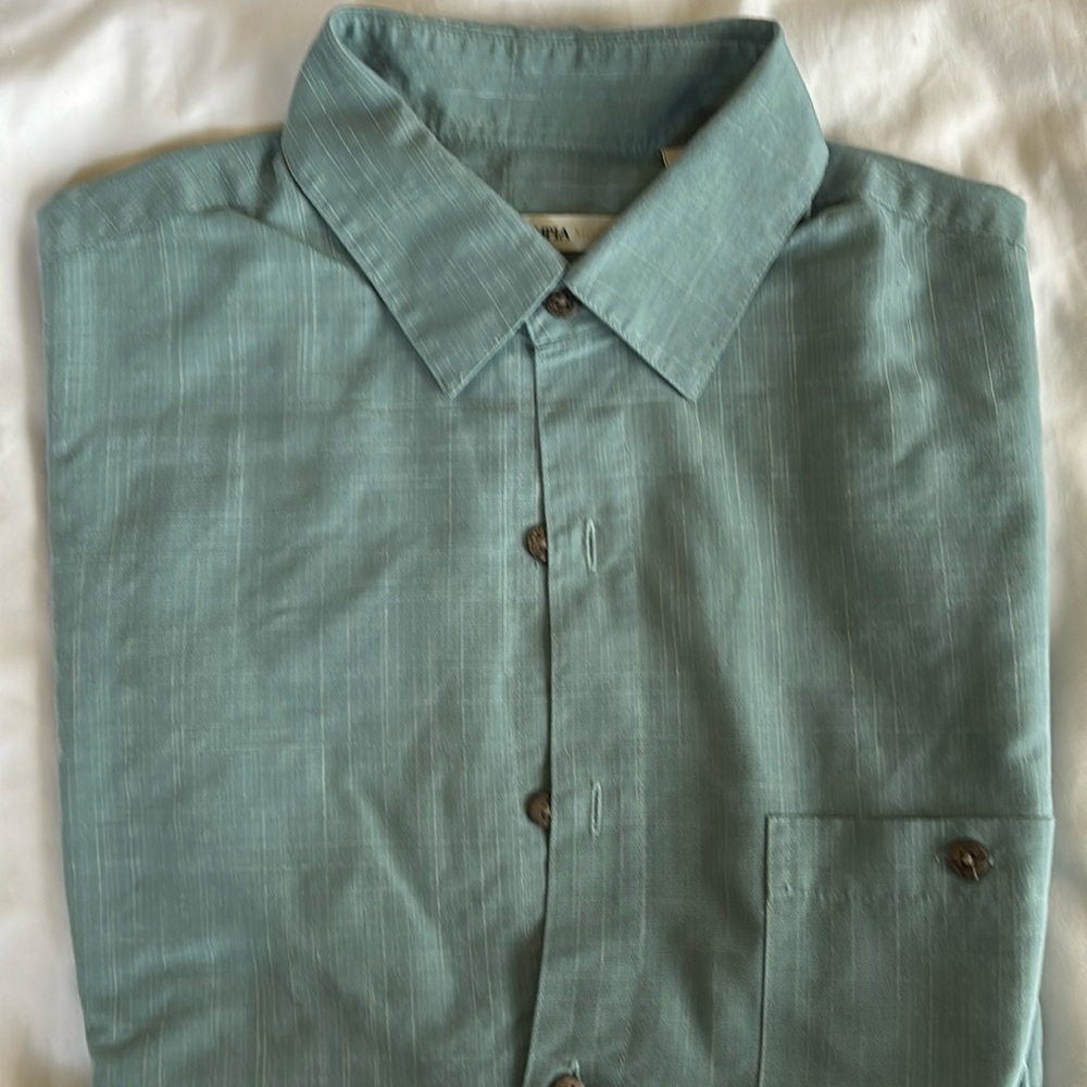 Green short sleeve shirt